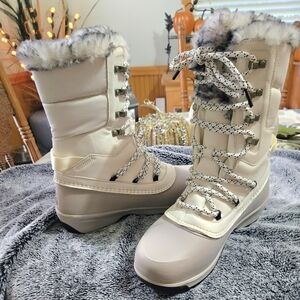 The North Face Women's White Winter Boots